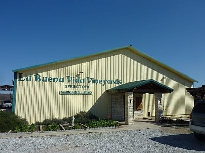La Buena Vida Vineyards - Springtown - outside