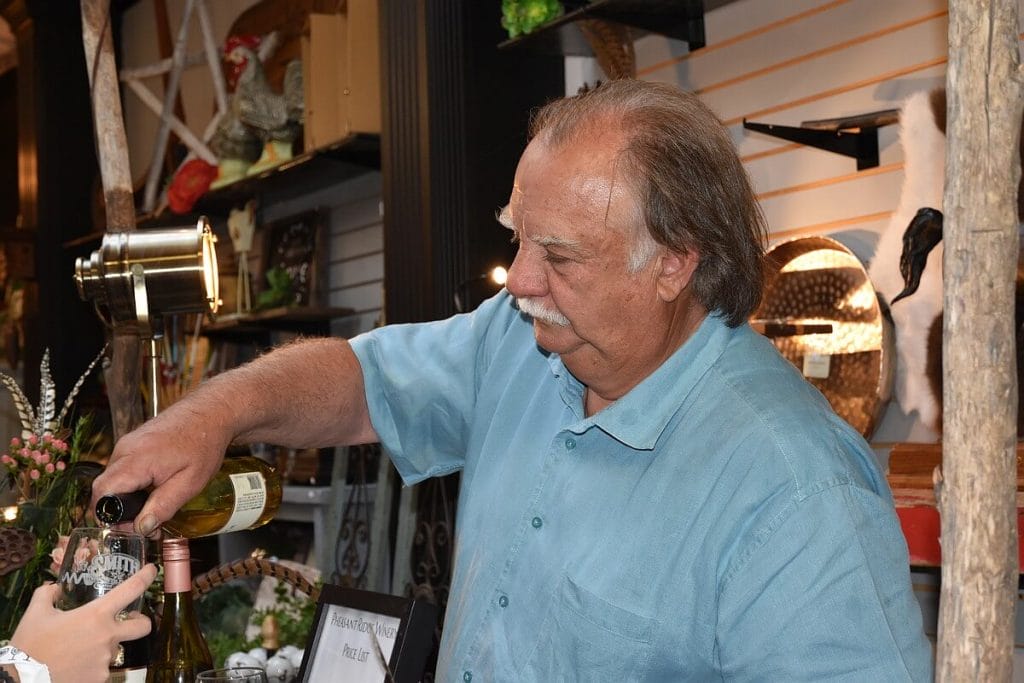 Bobby Cox pouring
