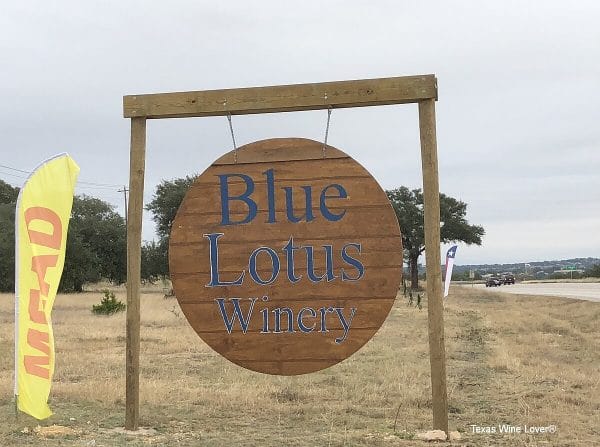 Blue Lotus Winery - Hye sign