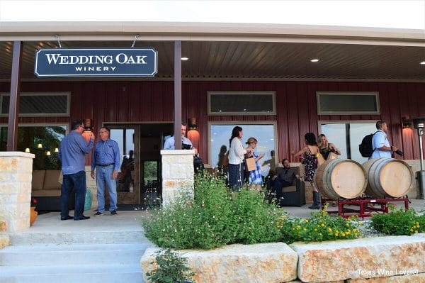 Wedding Oak Winery at Fredericksburg outside