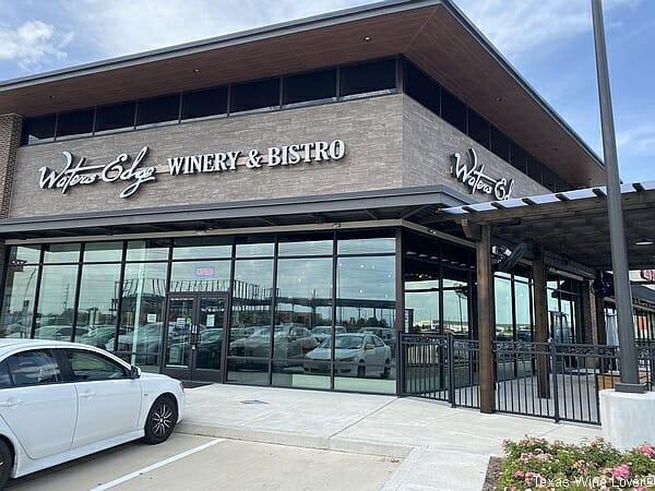 Waters Edge Winery & Bistro outside