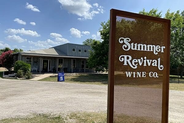 Summer Revival Wine Co. - outside